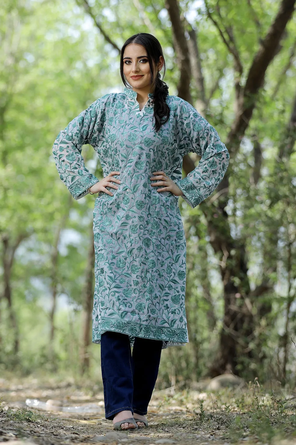 Amazing White Colour Kashmiri Embroidered Georgette Kurti